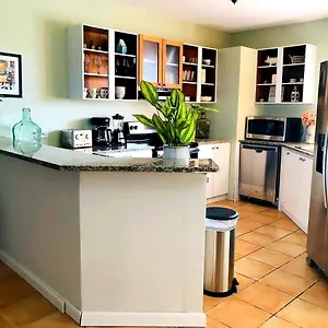 Mariposa House Apartment